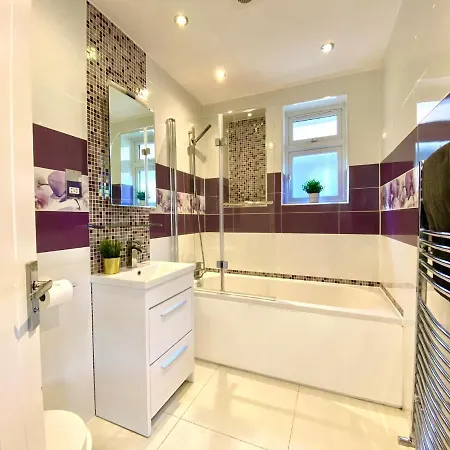 Seaside Serenity: Stylish 2-Bedroom Near Bournemouth's Best Beach Exterior photo