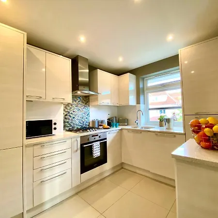 Seaside Serenity: Stylish 2-Bedroom Near Bournemouth's Best Beach Exterior photo