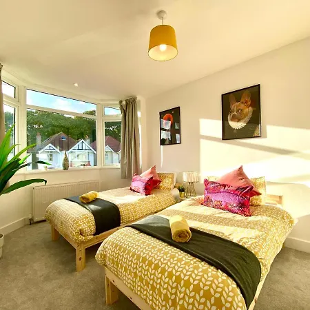 Seaside Serenity: Stylish 2-Bedroom Near Bournemouth's Best Beach Exterior photo