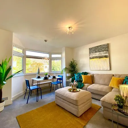 Seaside Serenity: Stylish 2-Bedroom Near Bournemouth's Best Beach Exterior photo